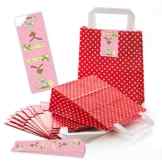10 rote Papier Henkeltaschen mit weißen Punkten und Boden (18 x 8 x 22 cm) und 10 lange Aufkleber 5 x 14,8 cm „Frohe Ostern“ rosa mit Schleife -
