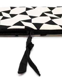 Colorblind Patterns Handgemachte Federtasche Ideal für Schule und Uni. Schwarz weiß geometrisches Muster. Damen Herren Unisex. Federmappe Schulmappe Mäppchen Etui Schultaschen Schüleretui. Handmade in Berlin. -