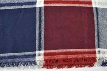 La Loria Damen XXL Schal kariert „Life“ Oversized Fransen Poncho -